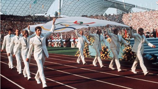 Die letzten Olympischen Spiele auf deutschem Boden fanden 1972 in München statt. Der vier Jahre zuvor erfolgreiche deutsche Ruder-Achter trug die Olympia-Fahne ins Stadion. Foto: dpa