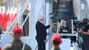 Steinmeier läutet die Glocke der Erinnerung Foto: Getty Images