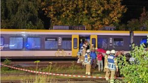 Die Fahrgäste mussten von Einsatzkräften evakuiert werden. Foto: 7aktuell.de/Hessenauer