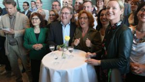 Clarissa Seitz (2.v.l.) zusammen mit Parteifreunden bei einer Wahlparty der Grünen im Jahr 2014. Heute ist das Verhältnis nicht mehr ganz so herzlich. Foto: /Achim Zweygarth