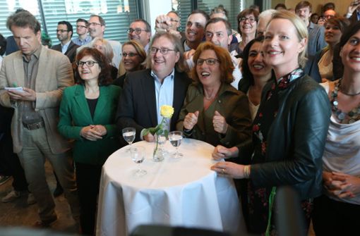 Clarissa Seitz (2.v.l.) zusammen mit Parteifreunden bei einer Wahlparty der Grünen im Jahr 2014. Heute ist das Verhältnis nicht mehr ganz so herzlich. Foto: /Achim Zweygarth