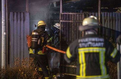 Brennende Müllcontainer hielten die Feuerwehr in Stammheim in Atem – hier im Januar 2020. Foto: 7aktuell.de//Simon Adomat