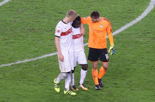 VfB-Keeper Ron-Robert Zieler (rechts) erhielt von den Lesern sowie von der Redaktion Bestnoten. Foto: Pressefoto Baumann