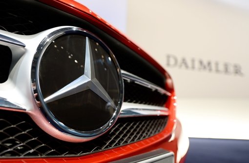 Ungemach von der Deutschen Umwelthilfe für Daimler: Der Verein will die Typgenehmigung für ein Mercedes-Modell widerrufen lassen. (Archivfoto) Foto: dpa