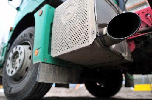 Der EU-Gesetzgeber schreibt erstmals verbindliche Verbrauchsobergrenzen für  Lastwagen vor. Foto: dpa
