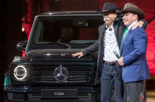 Daimler-Vorstand Dieter Zetsche zeigte sich zum Auftakt der Autoschau in Detroit mit Hollywood-Größe Arnold Schwarzenegger. Foto: dpa