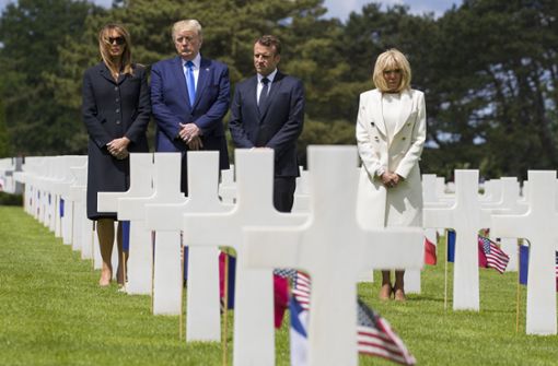 Gemeinsames Gedenken: Melania und Donald Trump,  Emmanuel und  Brigitte Macron (von links) während einer Zeremonie zum 75. Jahrestag des D-Day auf dem US-Militärfriedhof Colleville-sur-Mer. Foto: AP