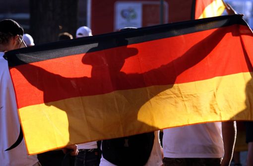 Ist die Deutschland-Flagge bald vor jeder Schule in der BRD zu sehen? Foto: dpa/A3602 Frank Rumpenhorst