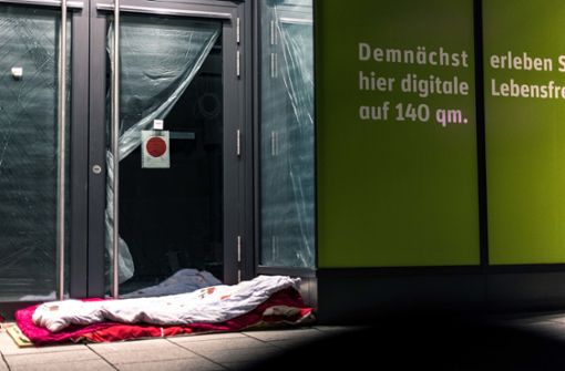 Schlafplatz eines Obdachlosen in der Königstraße Foto: Lichtgut/Max Kovalenko