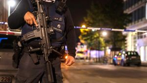 Nach dem Terroranschlag prägen schwer bewaffnete Polizisten das Stadtbild in Brüssel. Foto: dpa/Nicolas Landemard