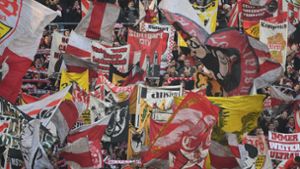 VfB Stuttgart, Cannstatter Kurve: Die Fans stehen für Werte, die es im Fußball kaum mehr gibt Foto: dpa