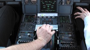 Der Co-Pilot der abgestürzten Germanwings-Maschine war laut Staatsanwaltschaft nicht flugtauglich.  Foto: dpa-Zentralbild/euroluftbild.de