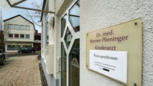 Nur ein Schild zeugt noch davon, dass sich in Renningen einmal ein Kinderarzt befunden hat. Foto: Simon Granville