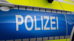 Die Polizei ermittel wegen möglichen versuchten Mordes, nachdem Mülltonnen in Mosbach angezündet worden waren (Symbolfoto). Foto: imago images/Fotostand/Fotostand / Gelhot via www.imago-images.de