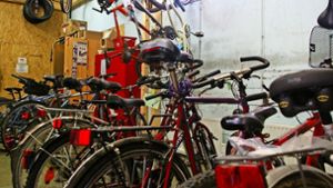 Pedaleure können ihren Drahtesel bei der Fahrradstation unterstellen. Zudem bietet das Team der Neuen Arbeit einen Reparatur- und Wartungsservice an. Foto: Archiv Alexandra Kratz