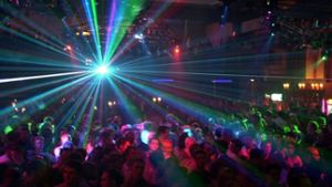 Am Wochenende lockt die Rote Nacht der Bars in die Clubs. Foto: dpa