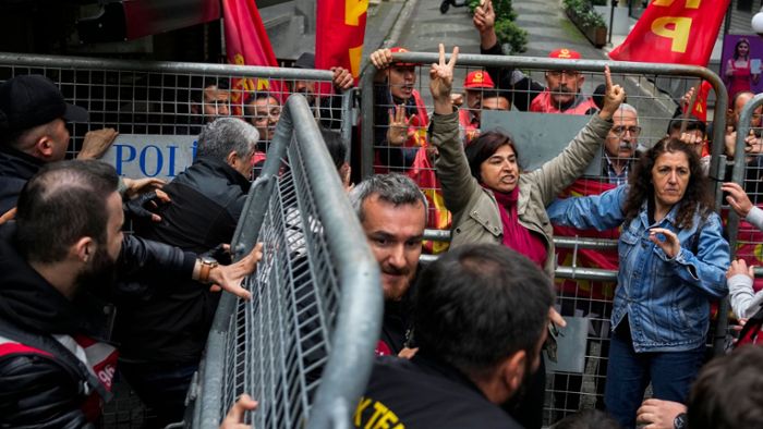 Polizei verhindert mit Tränengas Mai-Marsch in Istanbul