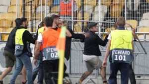 „Die neue Hooliganszene ist ganz eindeutig rechts orientiert“, sagt ein renommierter Gewalt- und Fan-Forscher. Foto: AFP