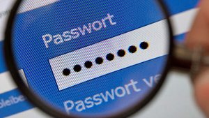 Angreifer könnten über eine Sicherheitslücke zahlreiche Passwörter erbeutet haben. Internetnutzer sollten ihre Zugangscodes daher ändern. Foto: dpa