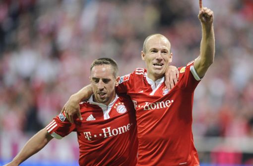 Das erste gemeinsame Spiel für den FC Bayern: Ribery und Robben am 29. August 2009 beim 3:0-Erfolg gegen den VfL Wolfsburg, zu dem der Niederländer bei seinem Debüt für den FCB gleich zwei Treffer beigesteuert hat – ein Treffer war ihm von Ribery aufgelegt worden.  Foto: dpa