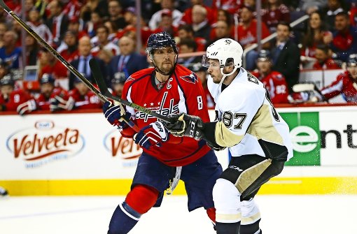 Rivalen auf dem Eis: Alexander Owetschkin (links) und Sidney Crosby Foto: AP