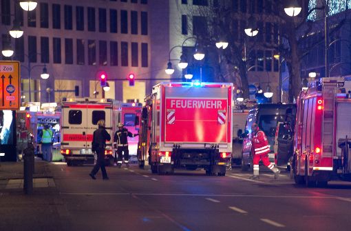 Auf einen Weihnachtsmarkt in Berlin ist am Montagabend nach Polizeiangaben vermutlich ein Anschlag mit einem Lastwagen verübt worden. Foto: dpa