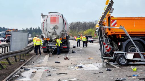 Horrorunfall auf der A 81 bei Böblingen: Ein Lkw-Fahrer erfasste im Mai 2023  drei Arbeiter der Straßenmeisterei. Foto: 7aktuell/Nils Reeh