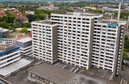 Bei mehreren größeren privaten Feiern haben sich in Göttingen mehrere Menschen mit dem neuartigen Coronavirus infiziert. Davon sollen viele in diesem Hochhauskomplex leben. Foto: dpa/Swen Pförtner