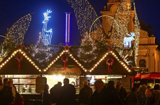 Bis kurz vor Weihnachten erstrahlt der Ludwigsburger Marktplatz im adventlichen Glanz. Foto: factum/Simon Granville