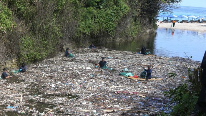 Müll-Flut überrollt Bali