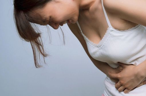 Starke Schmerzen im Unterleib können ein Anzeichen von Endometriose sein. Foto: Adobe Stock/wayne_0216