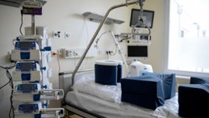 Im Wallis konnten einem Bericht der „NZZ am Sonntag“ zufolge erste Patienten nicht mehr auf die Intensivstationen aufgenommen werden. (Symbolbild) Foto: dpa/Britta Pedersen