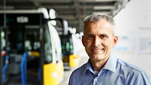 SSB-Bus-Chef  Markus Wiedemann glaubt an die Wasserstofftechnologie und sagt: „Ich habe mich noch nie geirrt.“ Foto: Lichtgut/Julian Rettig
