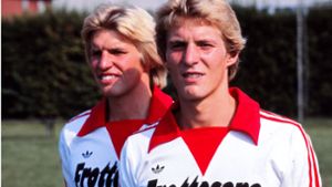 Die Förster-Brüder Bernd (links) und Karlheinz standen einst gemeinsam für den VfB Stuttgart auf dem Platz. Foto: Baumann