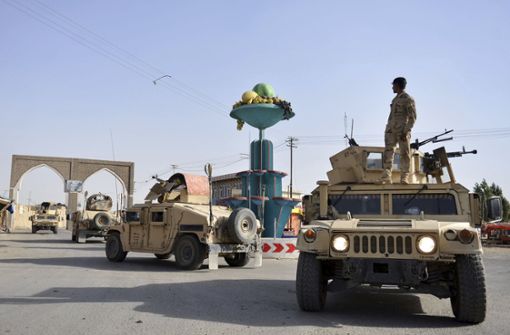 Soldaten patroullieren in der ostafghanischen Stadt Ghasni. Foto: AP