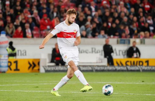 VfB-Innenverteidiger Nat Phillips zog sich im Spiel gegen Wiesbaden eine Verletzung zu. Foto: Baumann