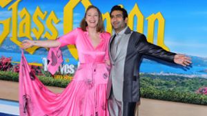 Zur Filmpremiere in Los Angeles  kamen jede Menge Stars und Sternchen: Auch Kumal Nanjiani und seine Frau und Schriftstellerin  Emily V. Gordon posierten auf dem blauen Teppich. Foto: AFP/JUAN PABLO RICO
