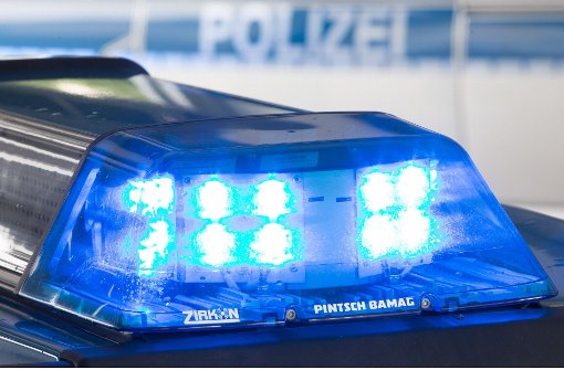 Aus ungeklärter Ursache kracht ein 47-Jähriger am Dienstag in Filderstadt in ein Schaufenster. Foto: dpa/Symbolbild