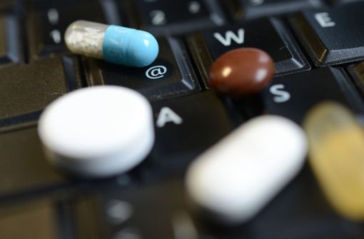 Pille per Mouseclick – eigentlich wollte die Koalition den Versandhandel mit rezeptpflichtigen Medikamenten verbieten. Nun schlägt Gesundheitsminister Jens Spahn eine andere Lösung vor. Foto: dpa