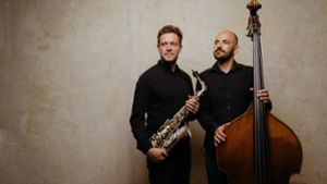 Der Saxofonist Joachim Staudt und der Basser Axel Kühn haben als Duo Mosaik eine gemeinsame  CD produziert. Foto: Sven Götz