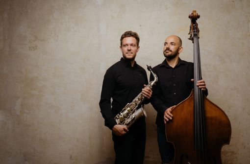 Der Saxofonist Joachim Staudt und der Basser Axel Kühn haben als Duo Mosaik eine gemeinsame  CD produziert. Foto: Sven Götz