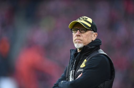 BVB-Coach Peter Stöger will die 0:6-Pleite gegen Bayern München im Spiel gegen den VfB Stuttgart hinter sich lassen und auftrumpfen. Foto: dpa