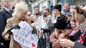 In Shrewsbury nahm Königin Camilla Genesungswünsche für Prinzessin Kate entgegen. Foto: imago// Jackson