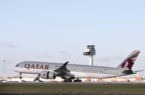 Es handelte sich um ein Flugzeug der Fluggesellschaft Qatar Airways aus der katarischen Hauptstadt Doha. Foto: imago images/Jochen Eckel