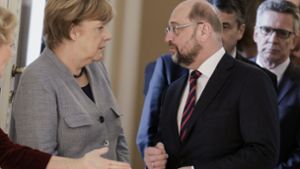 Kanzlerin Angela Merkel und  SPD-Chef Martin Schulz müssen noch viele inhaltliche Hürden überwinden. Foto: dpa