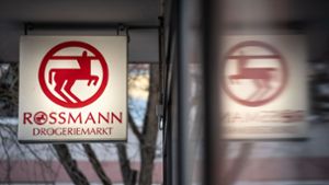 Die Drogeriemarktkette Rossmann hat im vergangenen Jahr deutlich zugelegt und einen Rekordumsatz verbucht. Foto: Frank Rumpenhorst/dpa