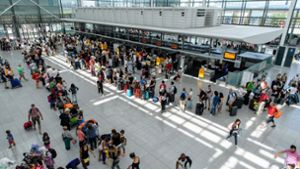 Nach einem Polizeieinsatz  mit über 200 ausgefallenen Flügen sind die Konsequenzen am Terminal 2 am Flughafen München noch immer spürbar. Foto: dpa