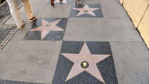 Ali MacGraw und Ryan O’Neal haben nun  zwei Sterne auf dem „Walk of Fame“. Foto: AFP/Frazer Harrison