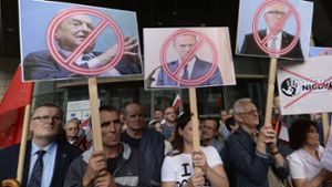 Zahlreiche Menschen demonstrierten in Warschau am 26. Juli gegen die Justizreform. Foto: AP