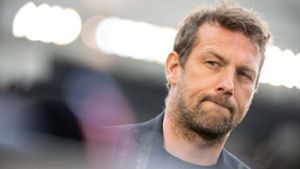 VfB-Trainer Markus Weinzierl hat Rückkehrer Santiago Ascacibar wieder mit an Bord. Foto: dpa